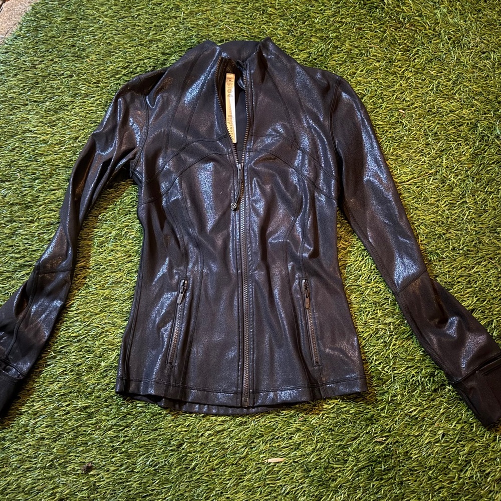 Lululemon Women's Shiny Black Jacket - NWOT | Size 6